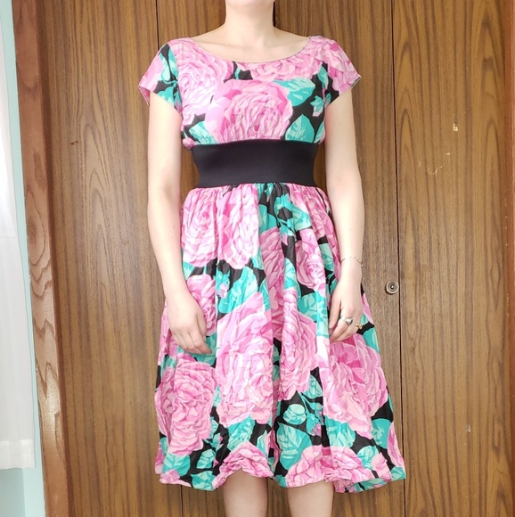 Dress - Picture 3 of 6